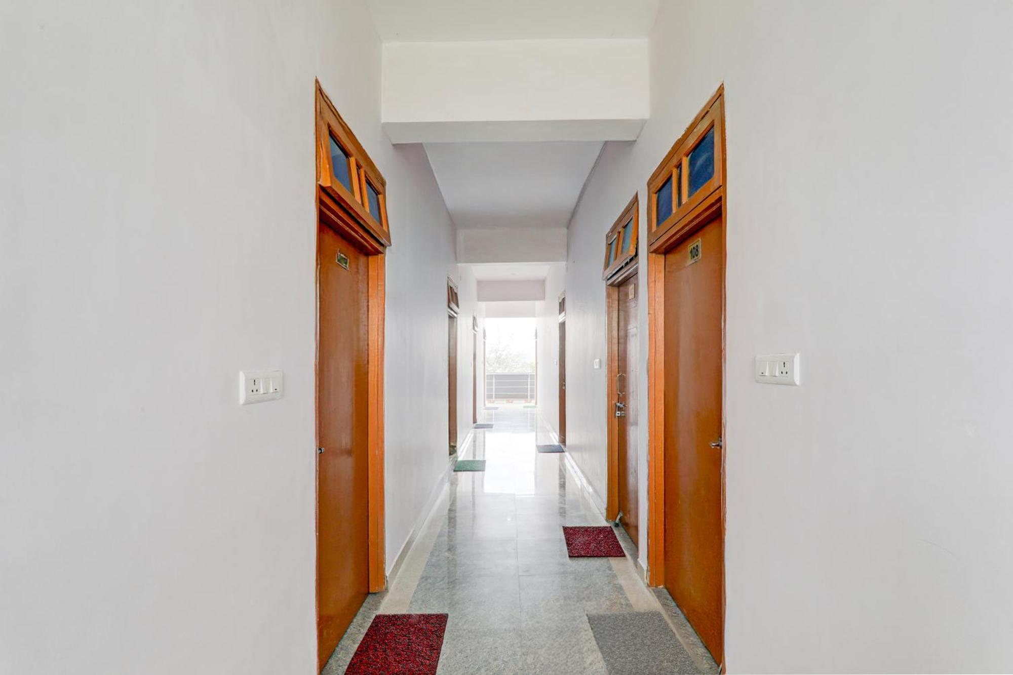 Super Townhouse Gujranwala Town Near Model Town Metro Station New Delhi